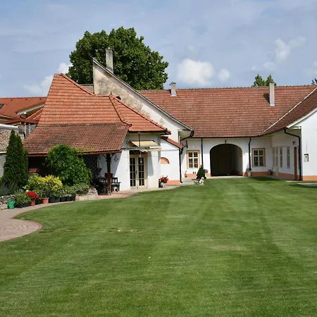 Mestiansky Dom * Čachtice