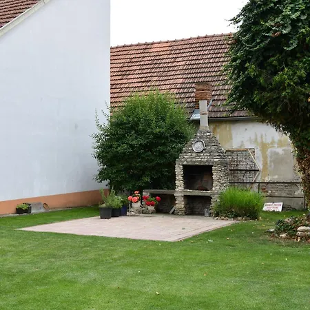 Mestiansky Dom * Čachtice